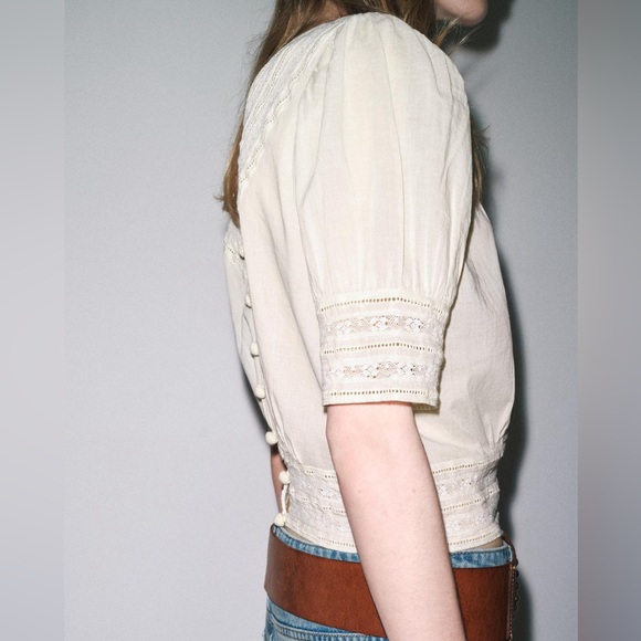 ZARA Round neck, short sleeve blouse with cuff detail. Matching embroidered - Picture 16 of 17